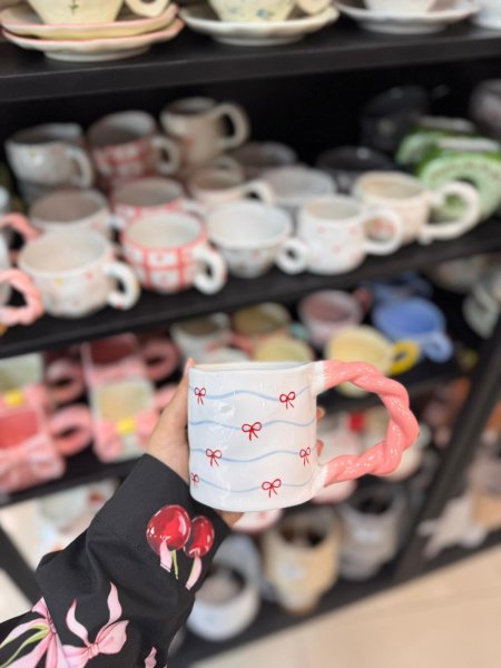 مج حجم وسط مع يد مجدلة برسومات جميلة